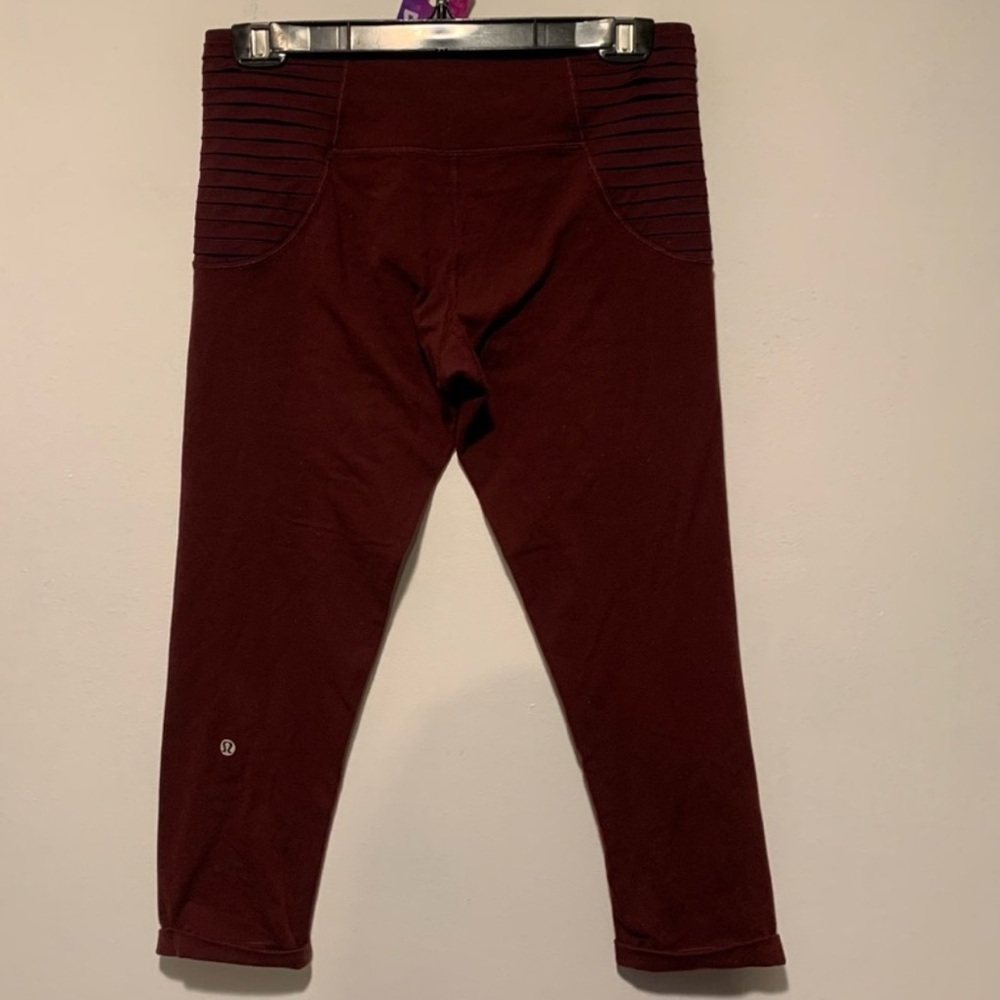 Lululemon Aphrodite Crop Bordeaux Drama Size 8